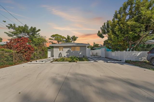 883 NE 33rd Street, Oakland Park, FL 33334