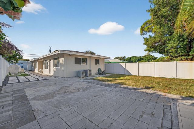 883 NE 33rd Street, Oakland Park, FL 33334