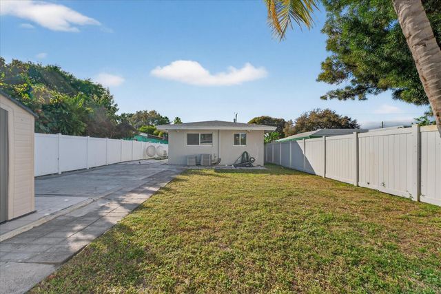 883 NE 33rd Street, Oakland Park, FL 33334