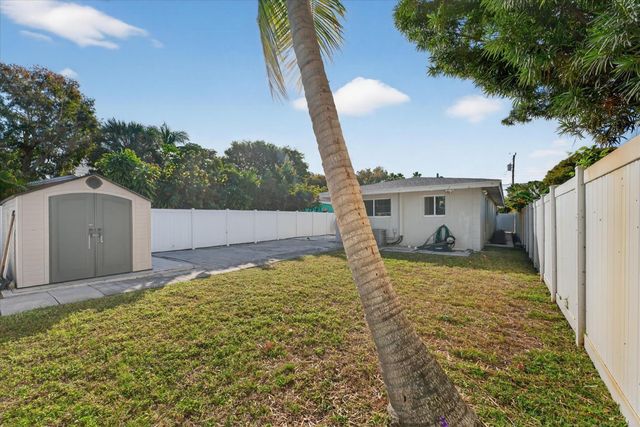 883 NE 33rd Street, Oakland Park, FL 33334