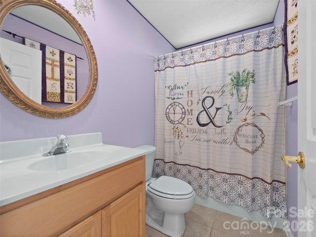 21 Old Applewood Lane, Hendersonville, NC 28739