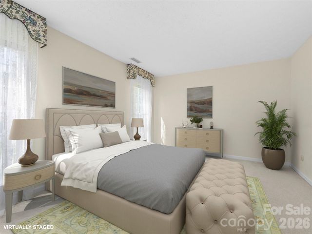 21 Old Applewood Lane, Hendersonville, NC 28739