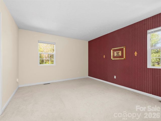 21 Old Applewood Lane, Hendersonville, NC 28739