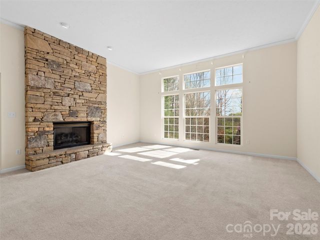 21 Old Applewood Lane, Hendersonville, NC 28739