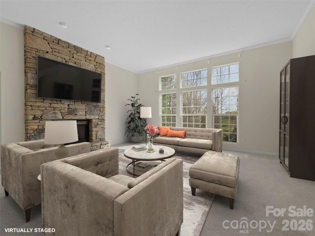 21 Old Applewood Lane, Hendersonville, NC 28739