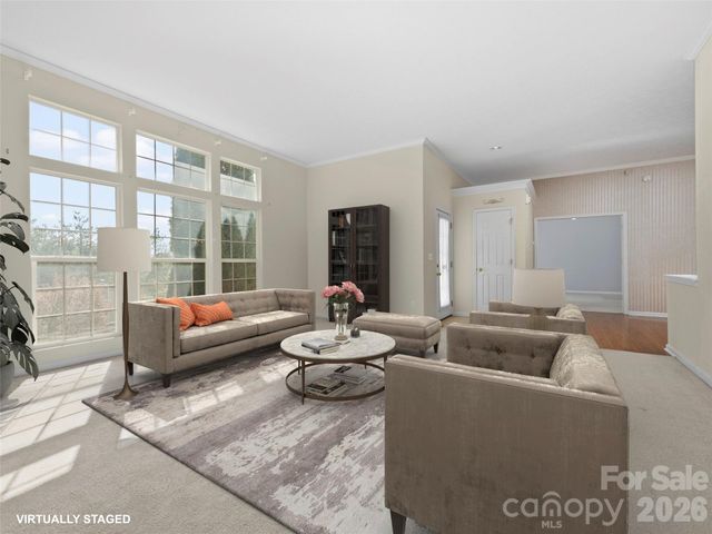 21 Old Applewood Lane, Hendersonville, NC 28739