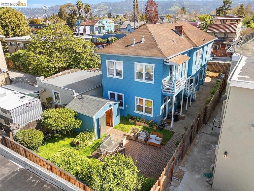 Image 2 of property listing at 3110 California St, Berkeley, CA 94703