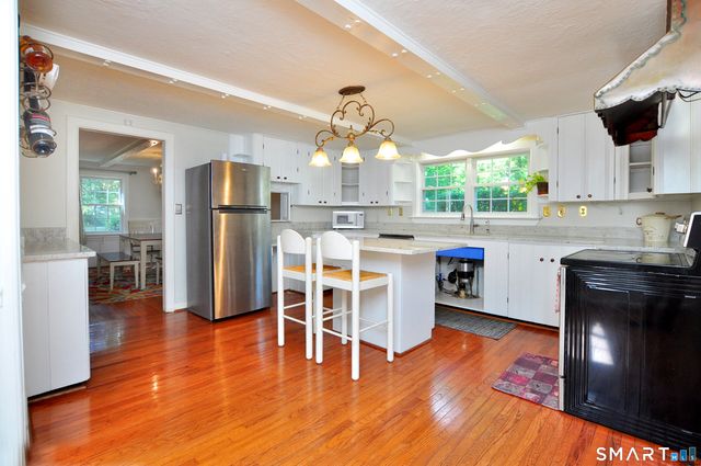 6 Raymond Road, Avon, CT 06001