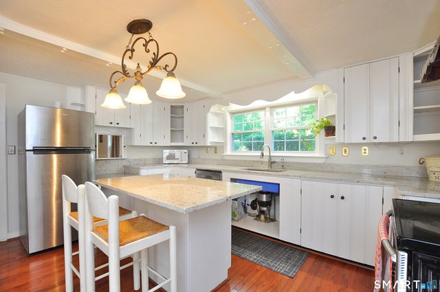 6 Raymond Road, Avon, CT 06001