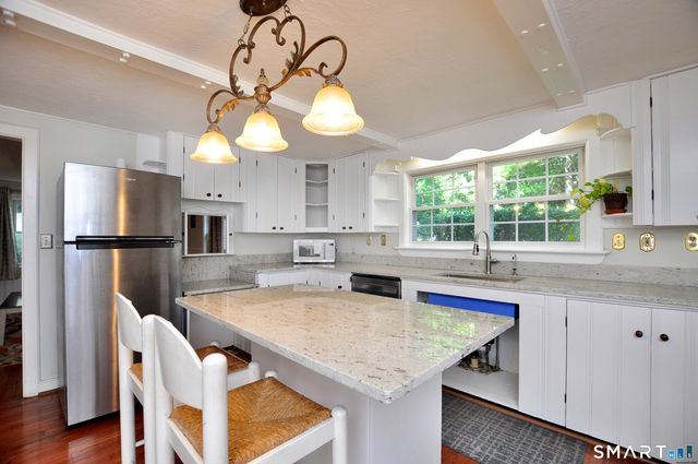 6 Raymond Road, Avon, CT 06001
