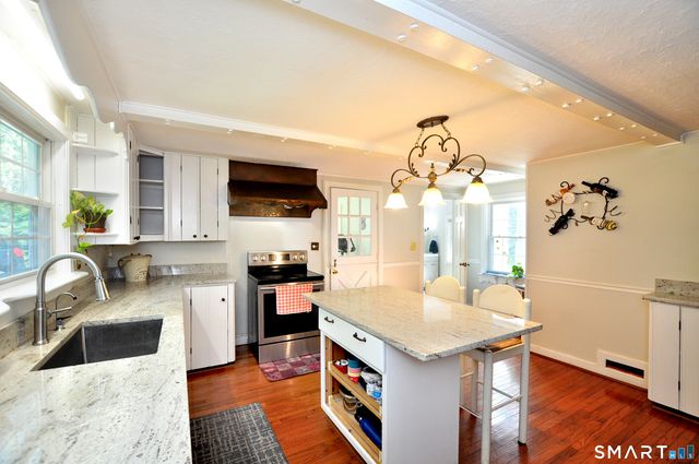 6 Raymond Road, Avon, CT 06001
