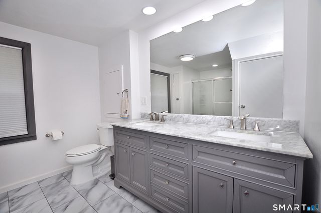 6 Raymond Road, Avon, CT 06001