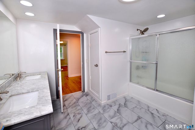 6 Raymond Road, Avon, CT 06001