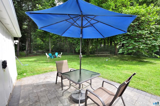 6 Raymond Road, Avon, CT 06001