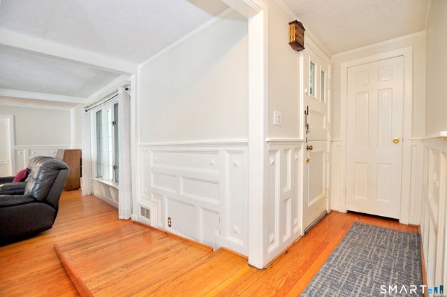 6 Raymond Road, Avon, CT 06001