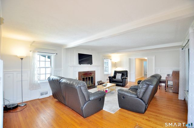 6 Raymond Road, Avon, CT 06001