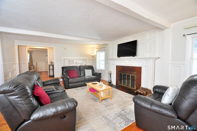 6 Raymond Road, Avon, CT 06001