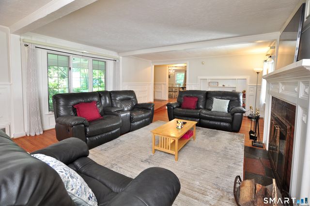 6 Raymond Road, Avon, CT 06001