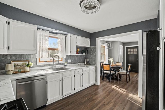 808 Manor DRIVE, Silver Lake, WI 53170