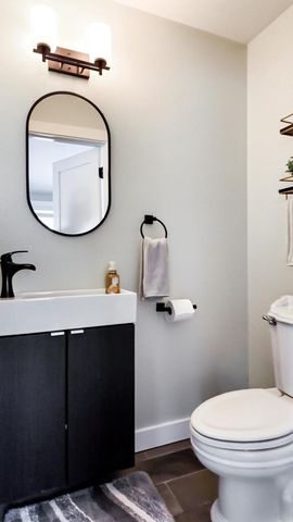 808 Manor DRIVE, Silver Lake, WI 53170