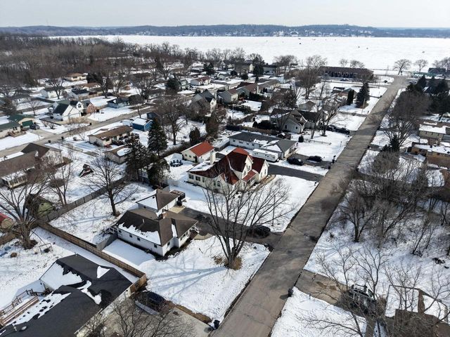 808 Manor DRIVE, Silver Lake, WI 53170