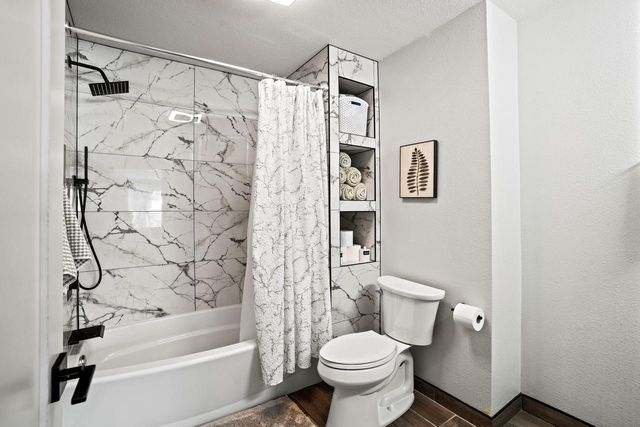 808 Manor DRIVE, Silver Lake, WI 53170