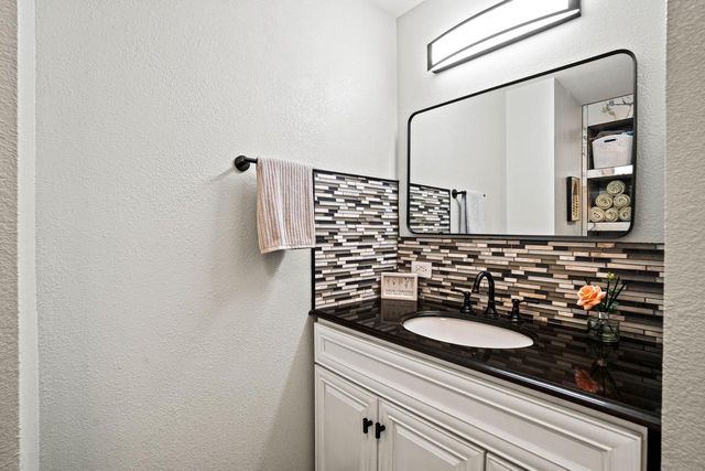 808 Manor DRIVE, Silver Lake, WI 53170