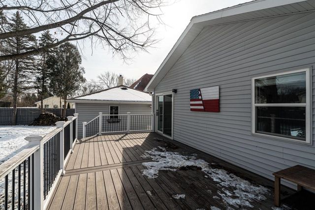 808 Manor DRIVE, Silver Lake, WI 53170