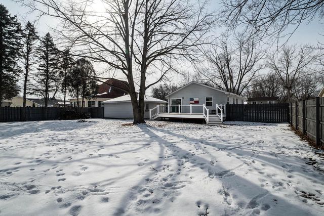 808 Manor DRIVE, Silver Lake, WI 53170