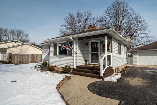 808 Manor DRIVE, Silver Lake, WI 53170