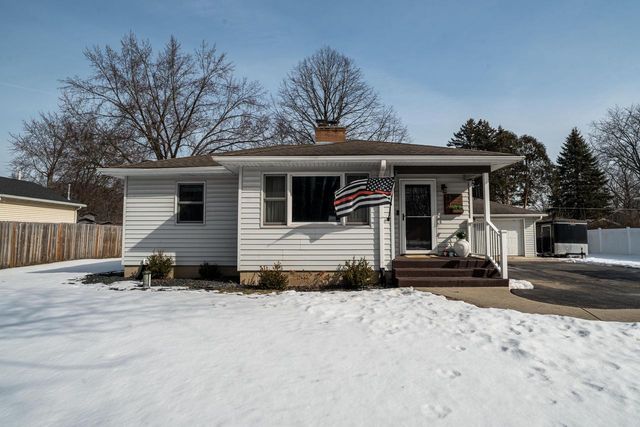 808 Manor DRIVE, Silver Lake, WI 53170