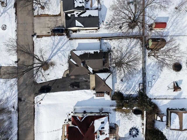 808 Manor DRIVE, Silver Lake, WI 53170