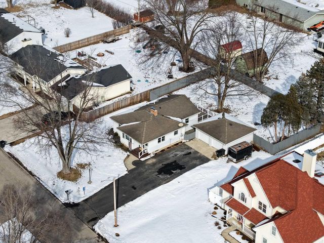 808 Manor DRIVE, Silver Lake, WI 53170