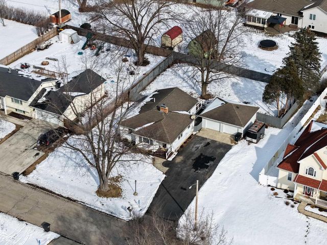 808 Manor DRIVE, Silver Lake, WI 53170