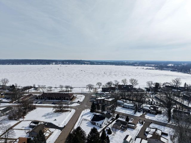 808 Manor DRIVE, Silver Lake, WI 53170