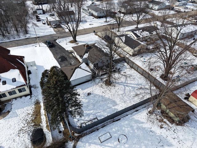 808 Manor DRIVE, Silver Lake, WI 53170