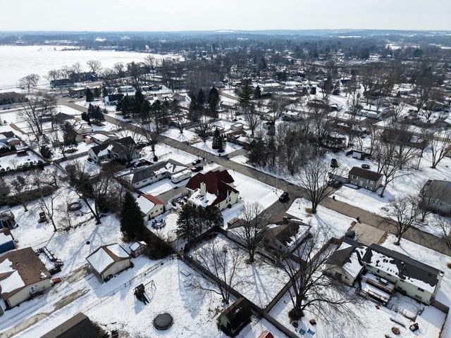 808 Manor DRIVE, Silver Lake, WI 53170