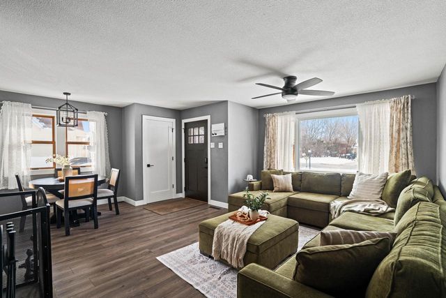 808 Manor DRIVE, Silver Lake, WI 53170