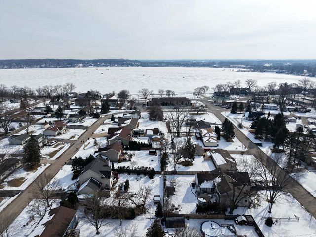 808 Manor DRIVE, Silver Lake, WI 53170