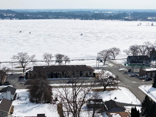 808 Manor DRIVE, Silver Lake, WI 53170