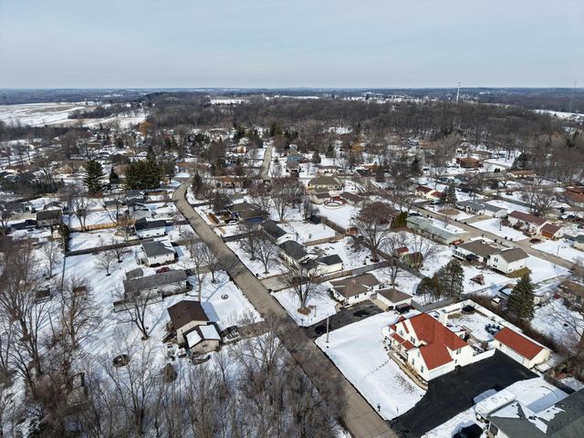 808 Manor DRIVE, Silver Lake, WI 53170