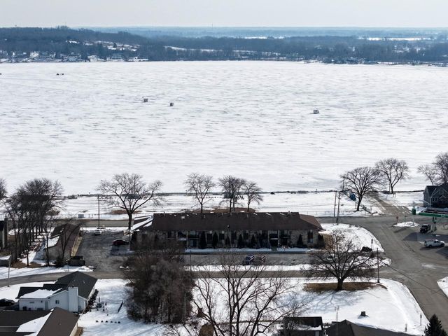 808 Manor DRIVE, Silver Lake, WI 53170