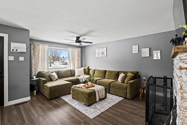 808 Manor DRIVE, Silver Lake, WI 53170