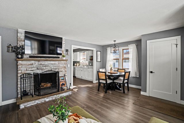 808 Manor DRIVE, Silver Lake, WI 53170