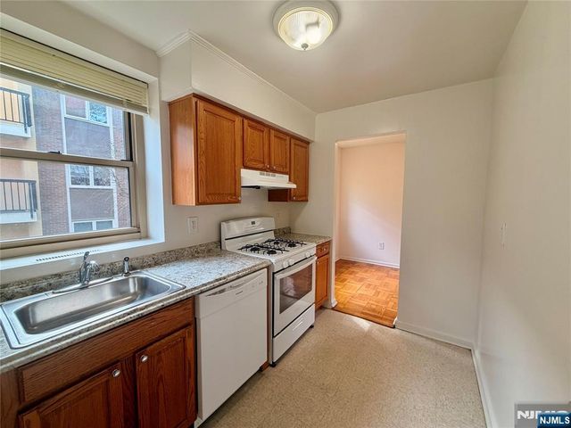 88 Clinton Place A10, Hackensack, NJ 07601