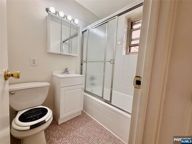 88 Clinton Place A10, Hackensack, NJ 07601