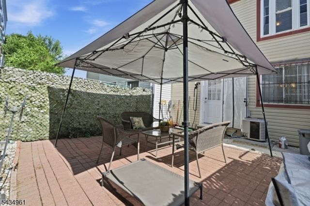 142 Pearl St, Paterson City, NJ 07501