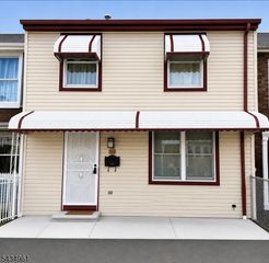 142 Pearl St, Paterson City, NJ 07501