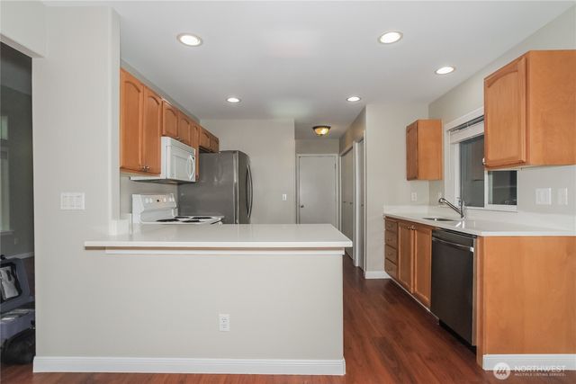 9002 161st Street E, Puyallup, WA 98375