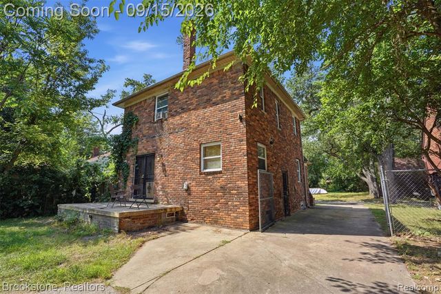 16524 Pierson Street, Detroit, MI 48219